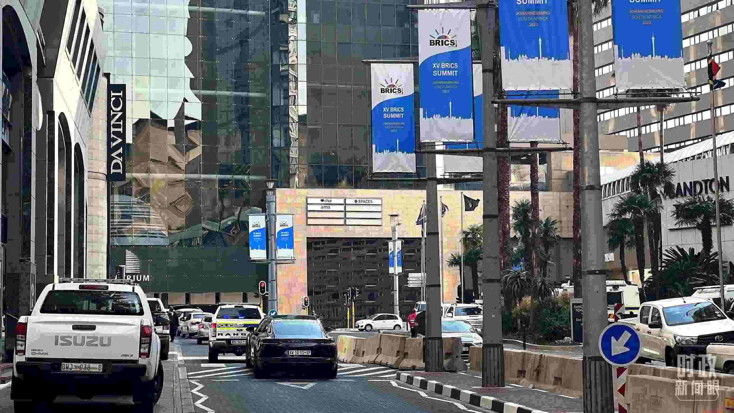 △約翰內斯堡街頭的金磚元素。（總臺央視記者程鋮拍攝）