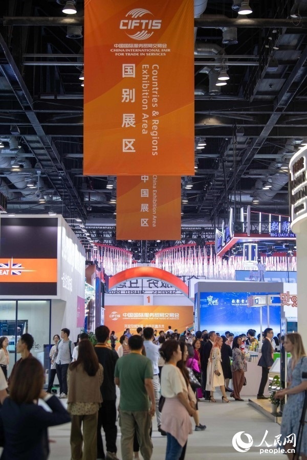 9月2日，服貿(mào)會(huì)國(guó)別展區(qū)，人流如潮。人民網(wǎng)記者 翁奇羽攝