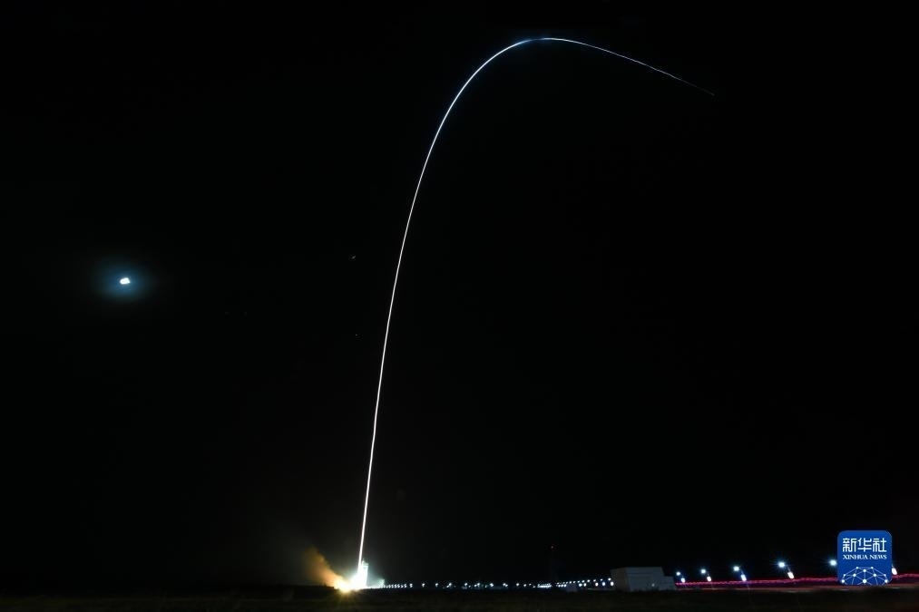 9月7日02時14分，我國在酒泉衛(wèi)星發(fā)射中心使用長征四號丙運載火箭，成功將遙感三十三號03星發(fā)射升空，衛(wèi)星順利進入預(yù)定軌道，發(fā)射任務(wù)獲得圓滿成功。新華社發(fā)（汪江波 攝）