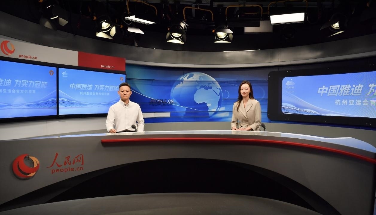 雅迪科技集團(tuán)全球營銷與服務(wù)總裁王家中接受人民網(wǎng)記者采訪。人民網(wǎng)記者 于凱攝