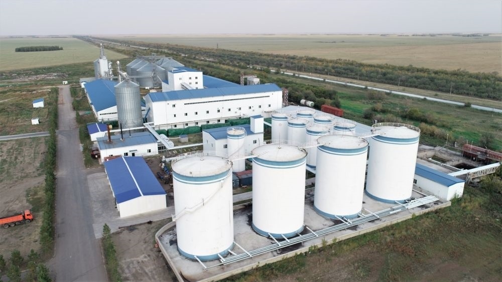 這是2022年9月2日在哈薩克斯坦北哈薩克斯坦州拍攝的愛(ài)菊農(nóng)產(chǎn)品物流加工園區(qū)（無(wú)人機(jī)照片）。新華社發(fā)（奧斯帕諾夫攝）