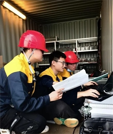 △2022年，長征十一號運(yùn)載火箭在我國黃海以“一箭五星”方式成功發(fā)射。哈爾濱工程大學(xué)船海結(jié)構(gòu)物安全與舒適性團(tuán)隊(duì)為發(fā)射船進(jìn)行結(jié)構(gòu)動態(tài)監(jiān)測。