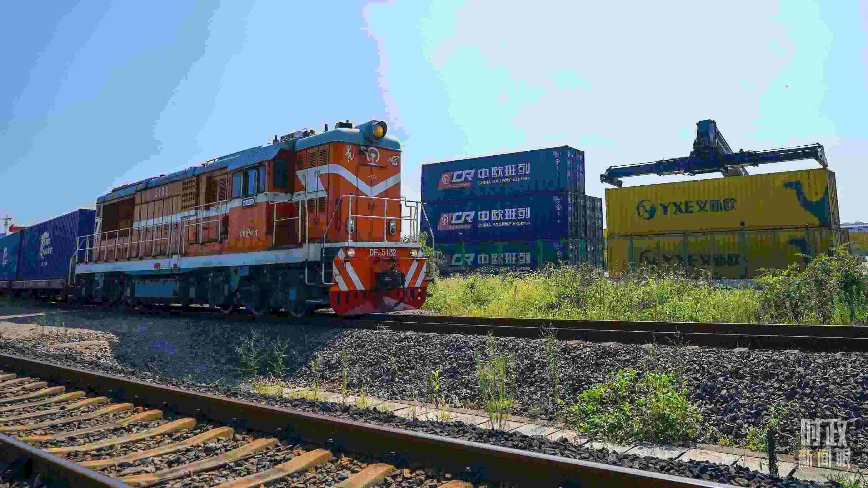 △“義新歐”先后開通了18條點(diǎn)對點(diǎn)的班列主線，業(yè)務(wù)范圍輻射50多個(gè)國家和160多個(gè)城市。（總臺國廣記者李晉拍攝）