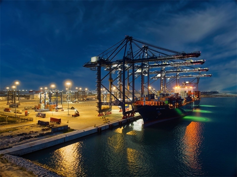萊基港實(shí)行7×24小時(shí)裝卸作業(yè)機(jī)制。受訪者供圖