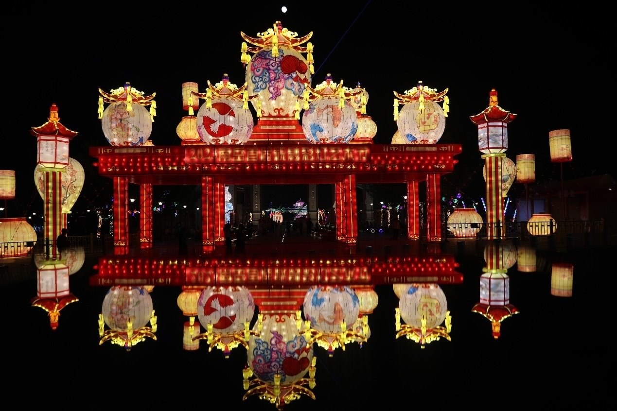 中秋國慶期間，南岳祝融文旅小鎮(zhèn)舉辦祝融花燈節(jié)。曹正平攝