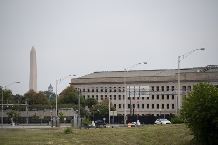 這是2021年8月3日在美國(guó)弗吉尼亞州阿靈頓拍攝的美國(guó)國(guó)防部所在地五角大樓。新華社記者劉杰攝