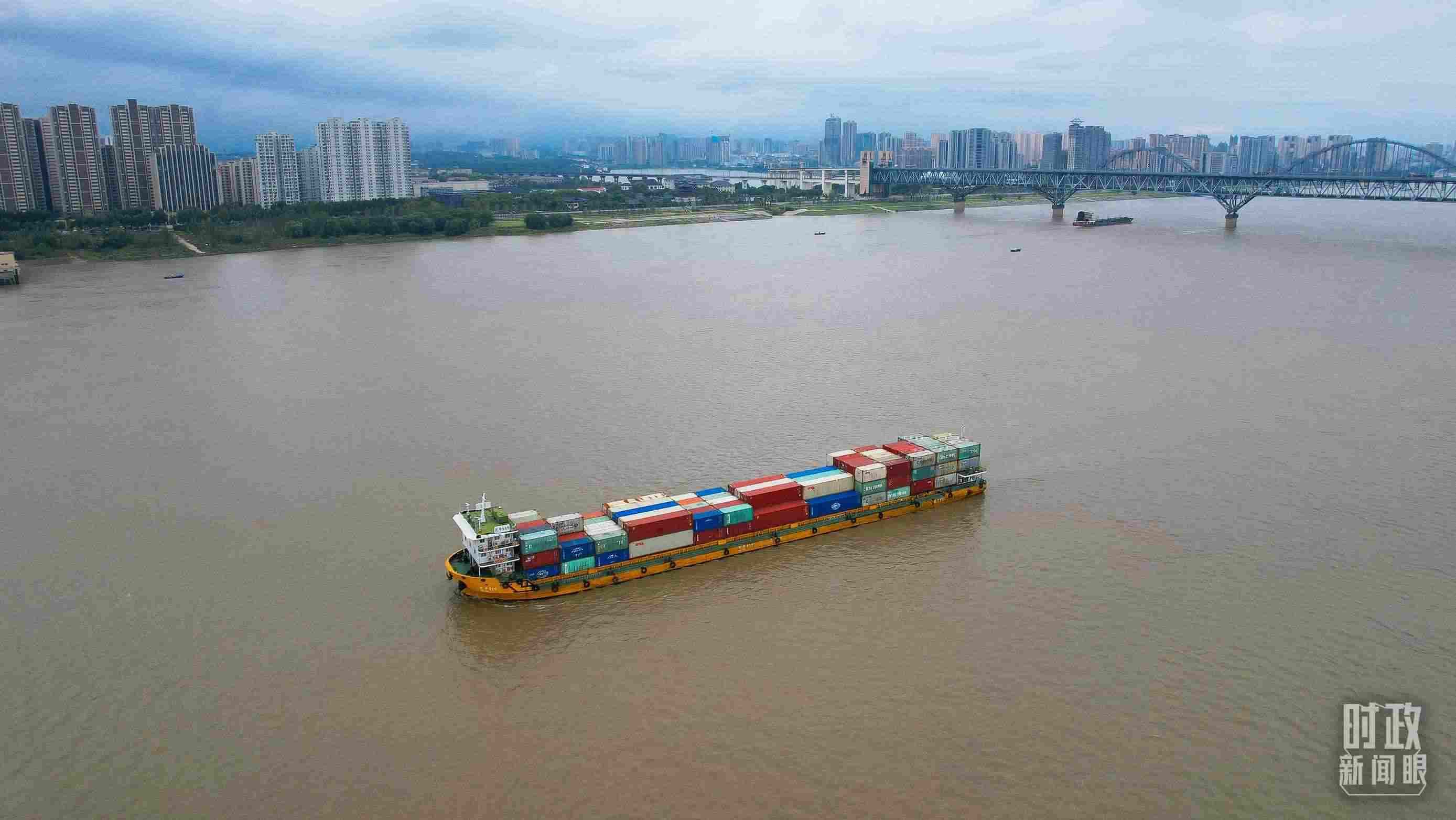 △長江九江段。（總臺央視記者范凱拍攝）