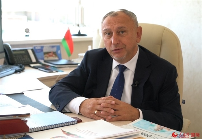 中白工業(yè)園管委會主任亞歷山大·亞羅申科接受人民網記者采訪。人民網 皇甫萬里攝