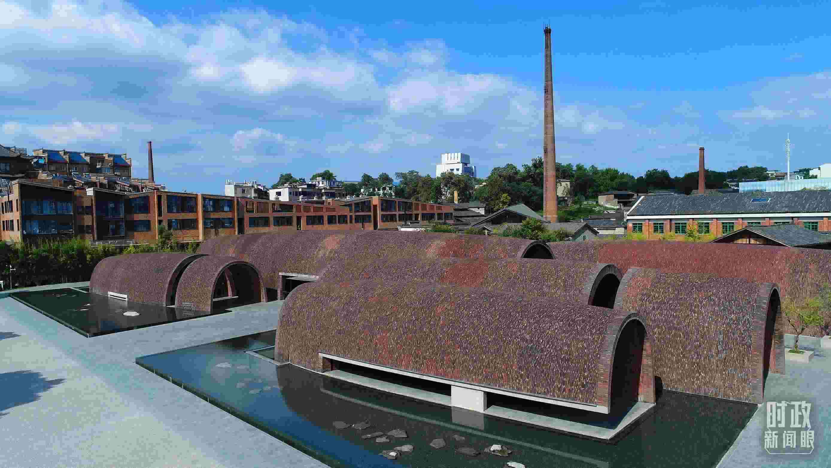 △街區(qū)內(nèi)的博物館，借鑒了景德鎮(zhèn)清代獨創(chuàng)的蛋形柴窯構(gòu)造特點。（總臺央視記者范凱拍攝）