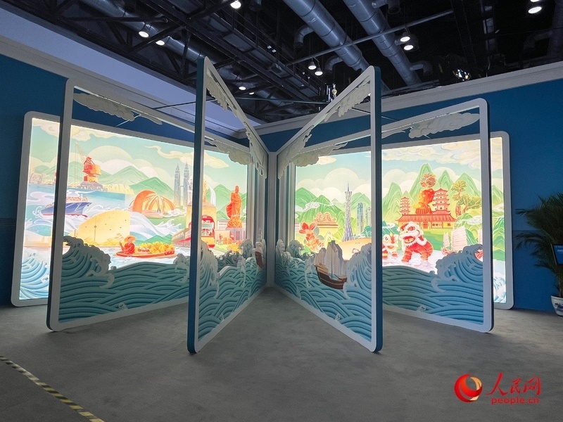 新聞中心媒體公共工作區(qū)兩側(cè)矗立著打開的“書畫”。人民網(wǎng)記者 杜燕飛攝