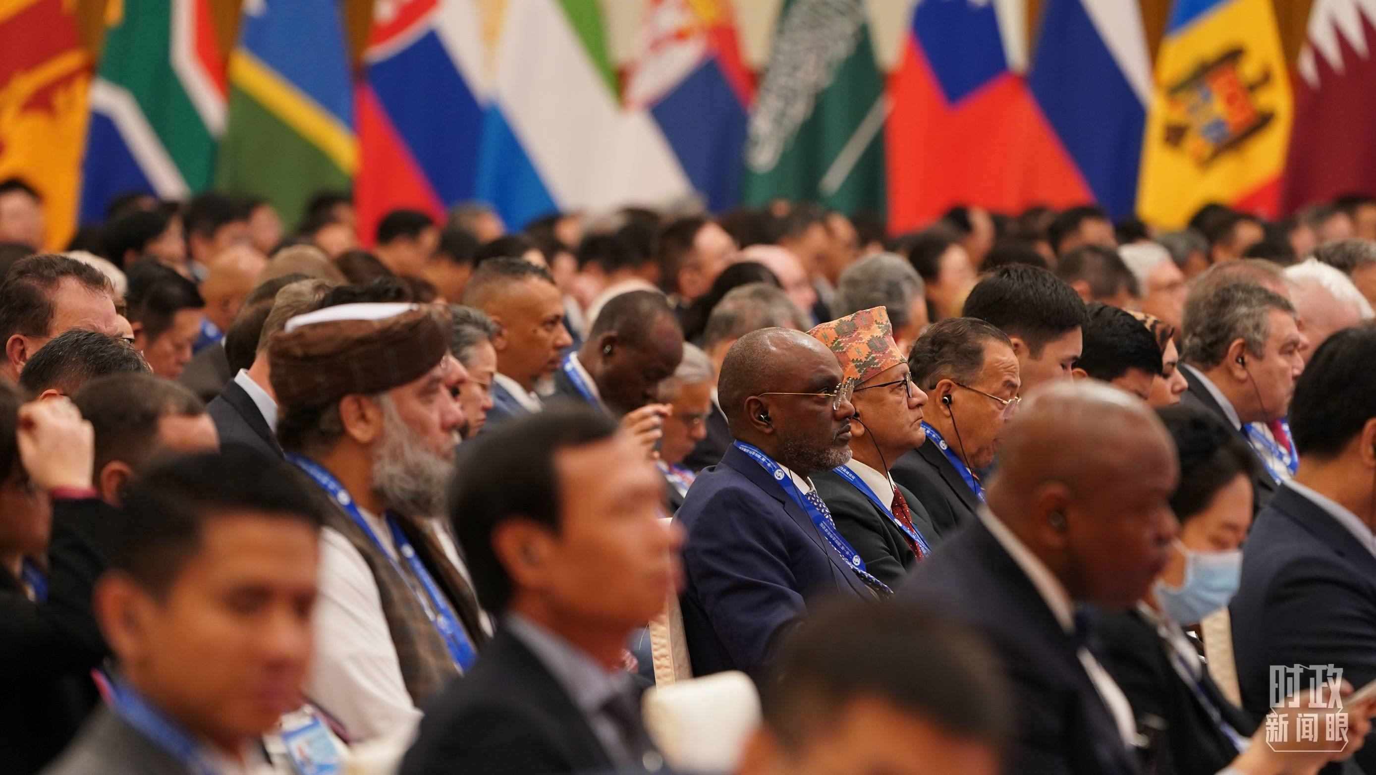 △開幕式現(xiàn)場(chǎng)的與會(huì)嘉賓。（總臺(tái)國(guó)廣記者李晉拍攝）