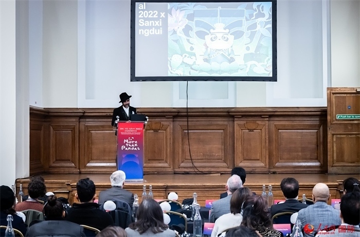 城市建筑與文化創(chuàng)意設計師卡姆·帕尼薩講述他和四川的故事。人民網(wǎng) 郭錦標攝