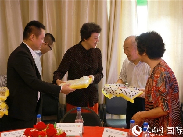 當(dāng)?shù)貢r(shí)間10月23日，國(guó)務(wù)院僑務(wù)辦公室主任陳旭在巴西華人文化交流協(xié)會(huì)會(huì)館出席里約僑界舉辦的重陽(yáng)節(jié)敬老聯(lián)歡活動(dòng)。人民網(wǎng)記者 陳海琪攝