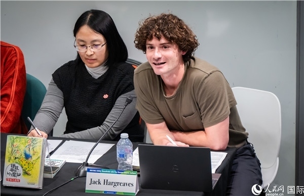 4、英國漢學(xué)家沈如風(fēng)對中國文學(xué)譯作的未來充滿期待。郭錦標(biāo)攝