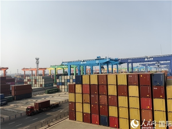 天津港北疆港區(qū)C段智能化集裝箱碼頭。人民網(wǎng)記者 符園園攝
