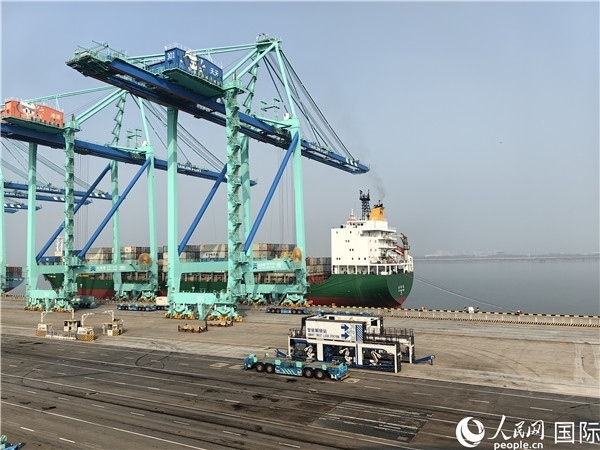 天津港北疆港區(qū)C段智能化集裝箱碼頭。人民網(wǎng)記者 符園園攝