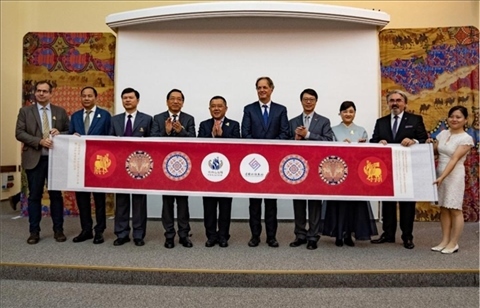 “絲路綺粲—中國絲綢藝術(shù)展”開幕式在匈牙利首都布達(dá)佩斯舉行。布達(dá)佩斯中國文化中心供圖