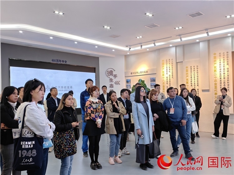 媒體記者探訪薊州礦山生態(tài)修復項目。人民網(wǎng)記者 符園園攝