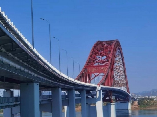 清水塘大橋側(cè)面。本報(bào)記者 常雯宜攝