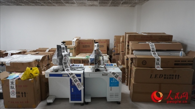 查封的假冒品牌燈具等。人民網(wǎng) 肖聰聰 攝