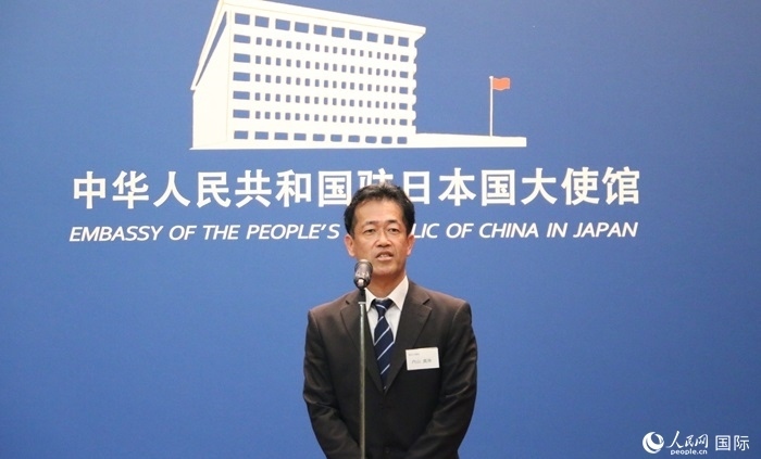 導(dǎo)師代表、東京大學(xué)教授內(nèi)山真伸發(fā)表致辭。人民網(wǎng) 許可攝