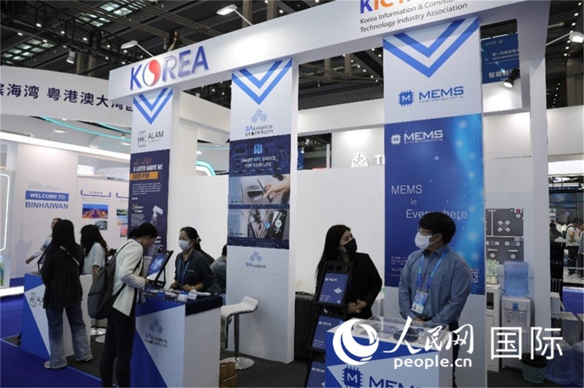 第二十五屆中國國際高新技術(shù)成果交易會15日在深圳開幕，圖為韓國企業(yè)展臺（人民網(wǎng)記者 魯揚攝）
