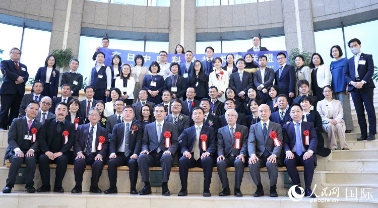 到場嘉賓與中國駐日本大使吳江浩合影留念。人民網(wǎng) 許可攝