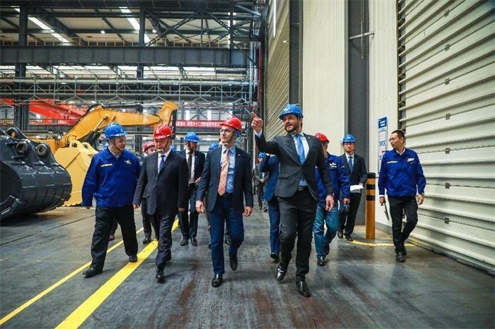 巴西米納斯吉拉斯州州長(zhǎng)羅梅烏·澤馬到徐工集團(tuán)考察。徐工集團(tuán)供圖