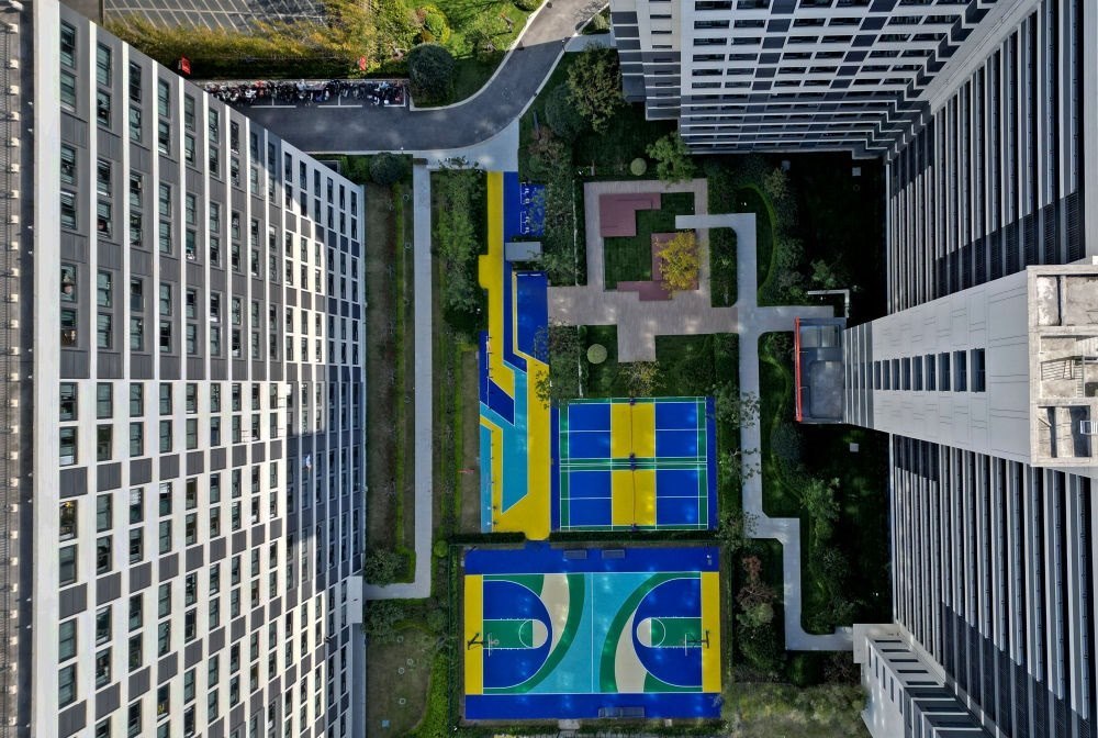 社區(qū)內(nèi)的運(yùn)動(dòng)場(chǎng)地設(shè)施（無人機(jī)照片）。