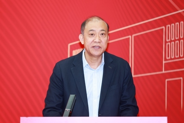 《教育踐悟錄》作者、中央財經(jīng)大學(xué)黨委書記何秀超。受訪者供圖