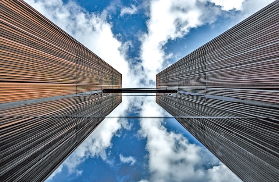  開放共享 今年9月，改造升級后的上海凝聚力工程博物館開門迎客。博物館大廳公共區(qū)域在功能提升、資源整合后，釋放更多公共服務(wù)空間，帶給市民更多新體驗。 上海某餐廳法國籍廚師 邁克爾·溫德林?jǐn)z