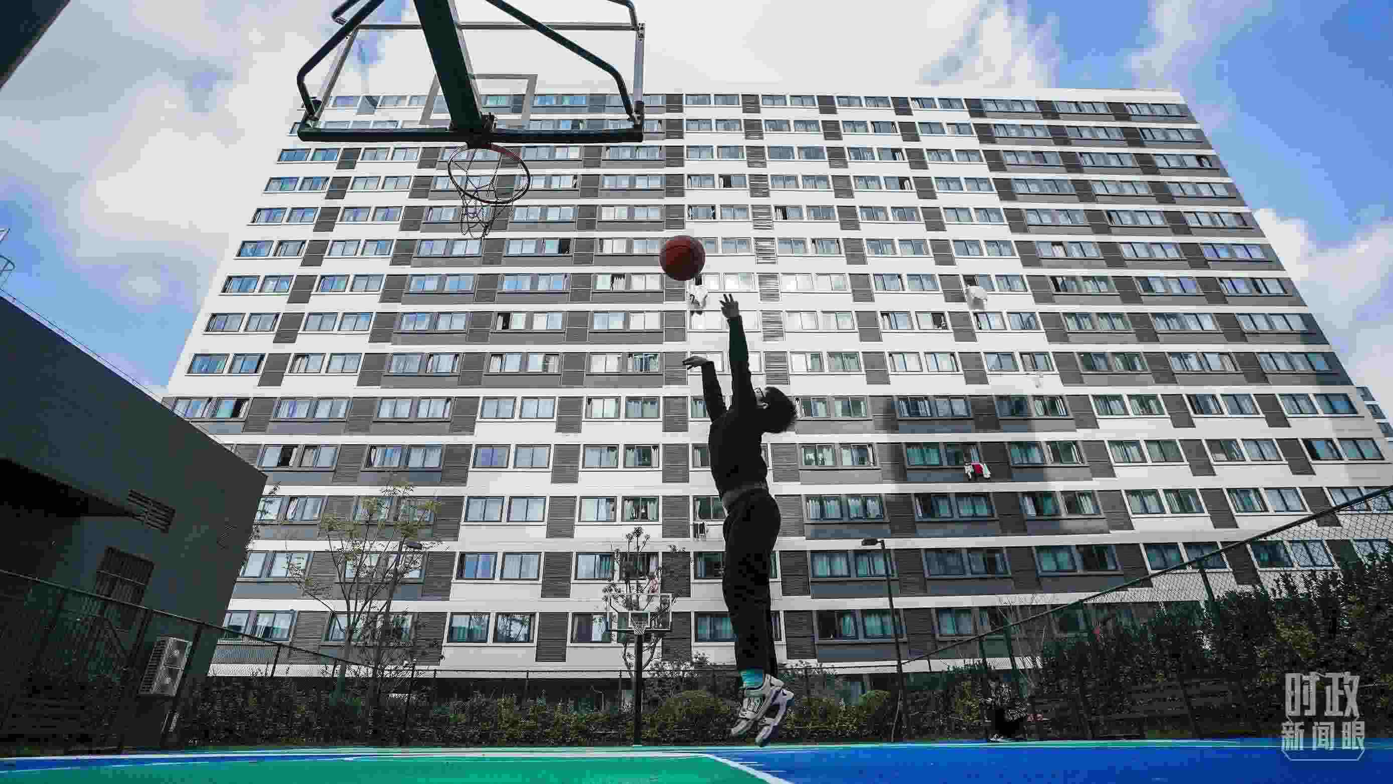 △上海市閔行區(qū)新時(shí)代城市建設(shè)者管理者之家。（總臺(tái)國(guó)廣記者李晉拍攝）