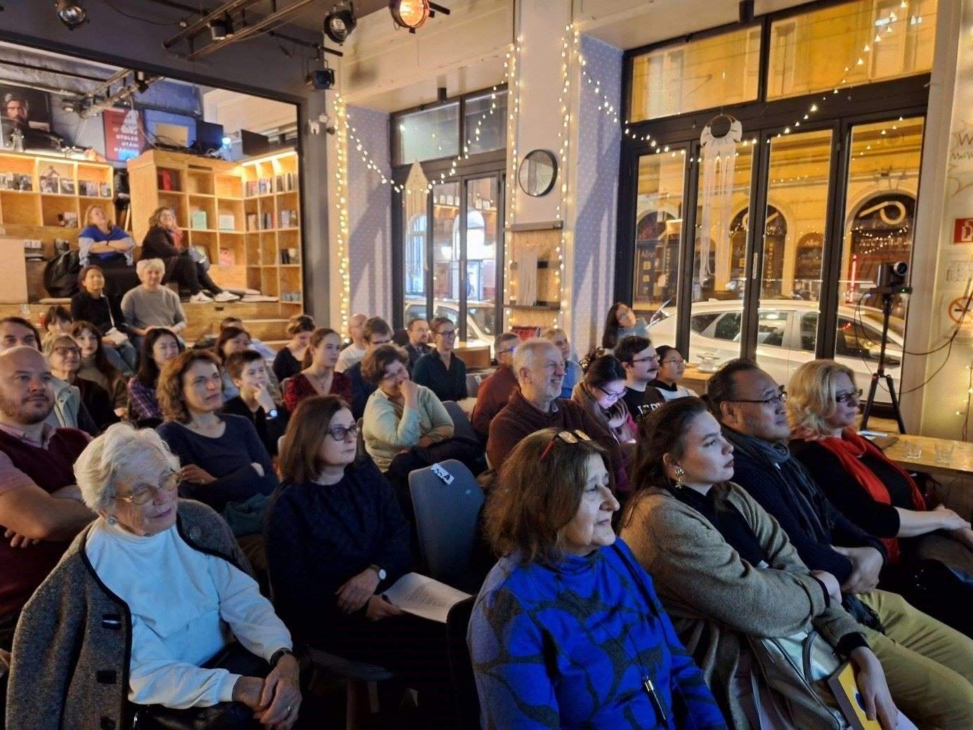 活動吸引了40余位當?shù)厥忻駞⑴c。摩爾多瓦尼·巴爾納巴斯攝