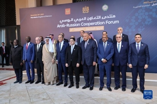 12月20日，與會代表在摩洛哥南部城市馬拉喀什舉行的第六屆阿拉伯-俄羅斯合作論壇上合影。新華社記者霍晶攝