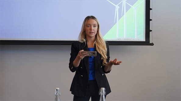 南非駐亞洲和金磚國家無任所大使蘇克拉爾代表吉娜·布朗發(fā)言。 人民網(wǎng) 張茜攝