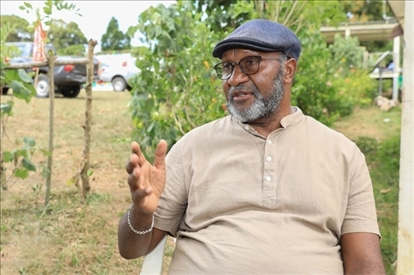 2023年12月18日，瓦努阿圖共和國總理夏洛特·薩爾維在瓦努阿圖公路項目二期馬勒庫拉段的移交儀式現(xiàn)場接受人民網(wǎng)采訪。人民網(wǎng) 賀吉攝