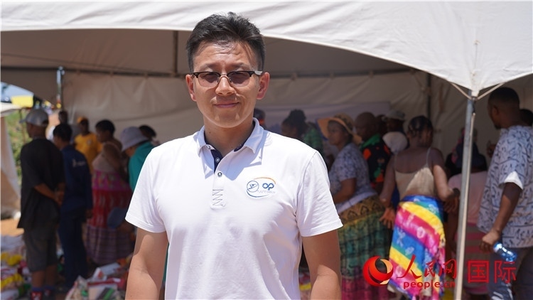 延鋒彼歐南非公司總經(jīng)理張鑫發(fā)言致辭。人民網(wǎng) 張茜攝