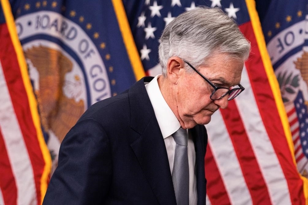 11月1日，美國聯(lián)邦儲備委員會主席鮑威爾在華盛頓出席記者會。新華社發(fā)（亞倫攝）