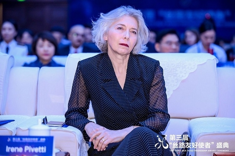伊雷妮·皮韋蒂參加第三屆“絲路友好使者”盛典頒獎(jiǎng)活動(dòng)。主辦方供圖