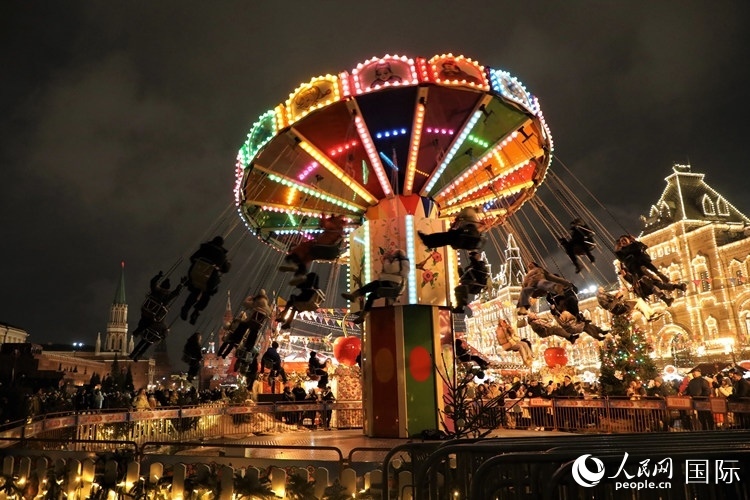 位于莫斯科紅場中央的“古姆”新年集市。人民網記者 隋鑫攝