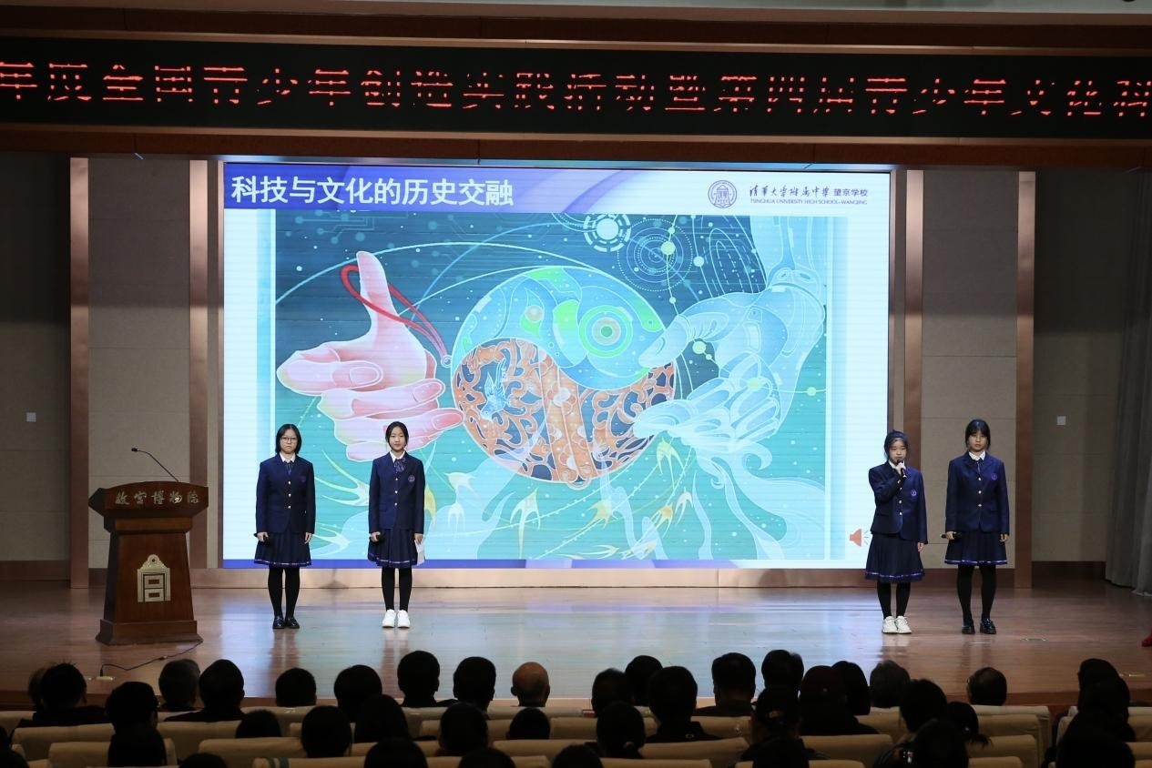 學(xué)生展示作品。主辦方供圖