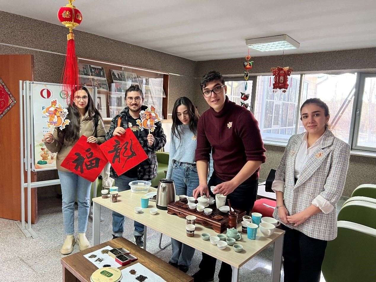 茶藝表演體驗(yàn)。中東技術(shù)大學(xué)孔院供圖