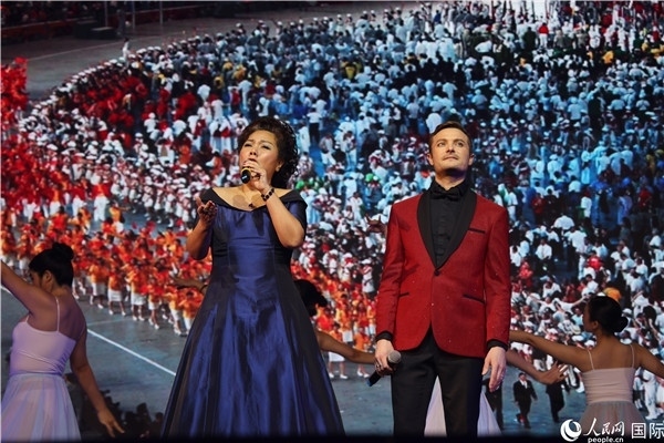 圖為中法藝術(shù)家聯(lián)袂演唱《我和你》。人民網(wǎng)記者 尚凱元攝