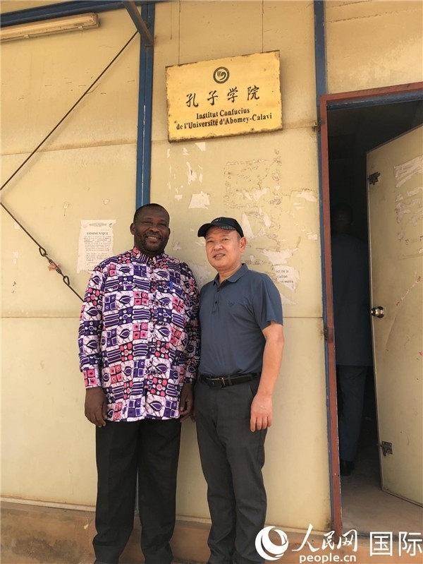 中方院長趙華修和貝方院長于連合影。人民網(wǎng)記者 黃培昭攝