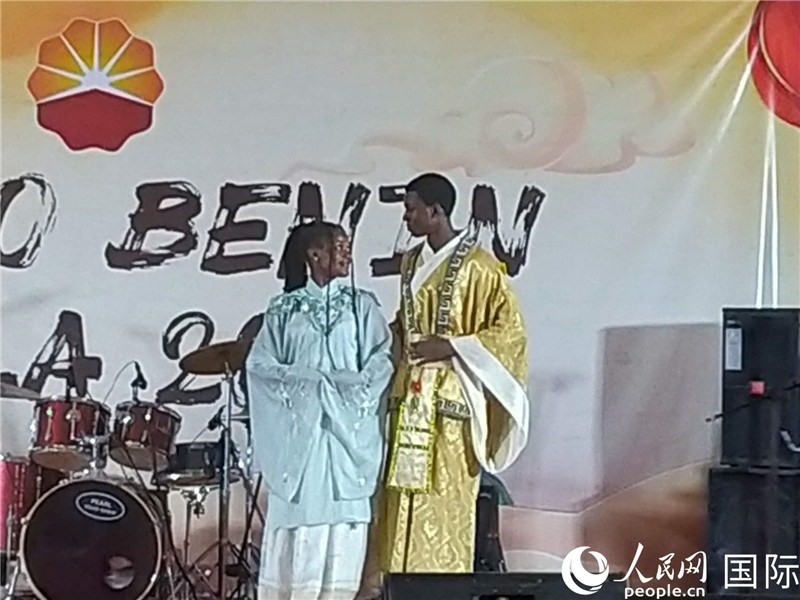 孔子學院的中國時裝秀表演。人民網(wǎng)記者 黃培昭攝