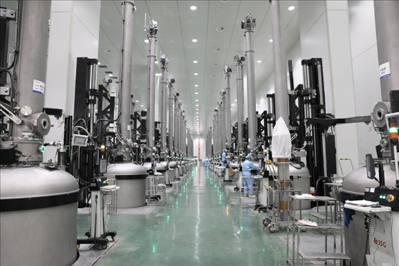 曲靖經(jīng)開(kāi)區(qū)晶澳太陽(yáng)能生產(chǎn)車間場(chǎng)景。 葉倬瑋攝