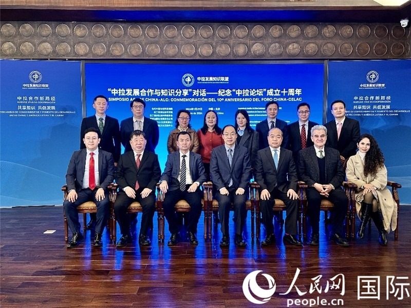 與會嘉賓合影留念。人民網記者 周雨攝