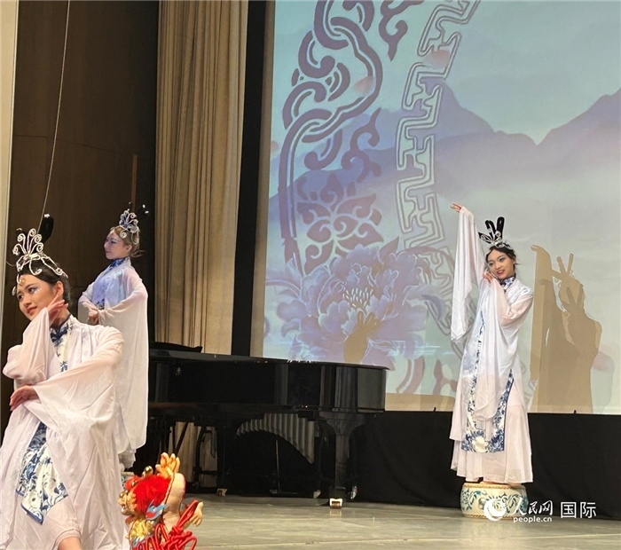 舞蹈《青花瓷》，表演者：德國中歐文化藝術(shù)交流協(xié)會