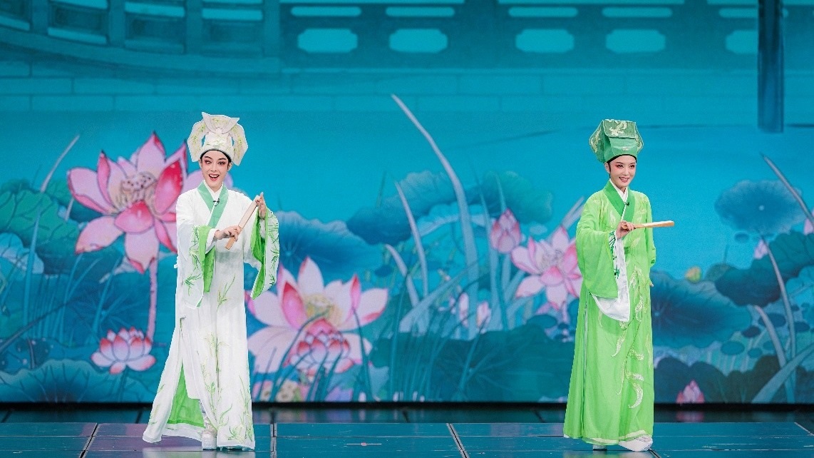 青年越劇演員陳麗君、李云霄彩排現(xiàn)場。主辦方供圖