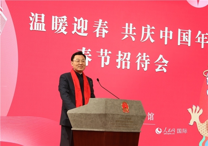 中國(guó)駐美國(guó)大使謝鋒發(fā)表致辭，向全體在美同胞致以親切問(wèn)候。人民網(wǎng)記者 李志偉攝